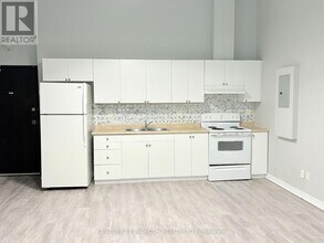 19 Dunlop St W in Barrie, ON - Building Photo - Building Photo