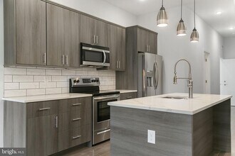 2110 N 7th St-Unit -2 in Philadelphia, PA - Building Photo - Building Photo