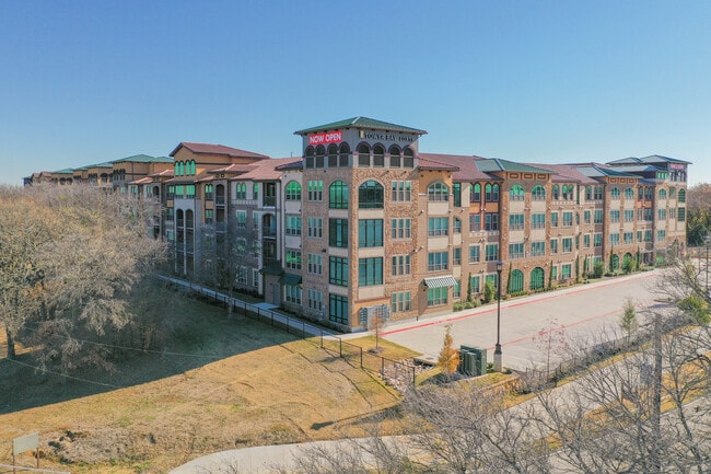 Tower Bay Lofts in Lewisville, TX - Foto de edificio - Building Photo