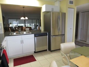 5600 Fairway Park Dr-Unit -201 in Boynton Beach, FL - Building Photo - Building Photo