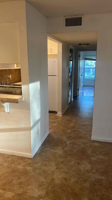 3325 Mayflower St, Unit 5 in Jacksonville, FL - Foto de edificio - Building Photo