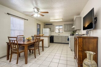 963 Maple St in Las Cruces, NM - Building Photo - Building Photo