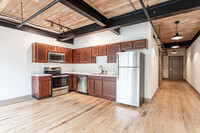 Lofts at Cargill Falls Mill in Putnam, CT - Foto de edificio - Interior Photo