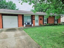 939 Cambridge Dr in Mason, OH - Building Photo