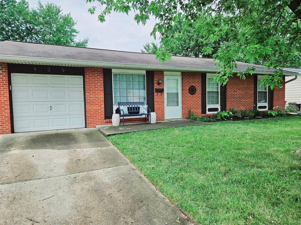 939 Cambridge Dr in Mason, OH - Foto de edificio