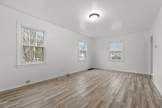 423 Cornell Dr in Battle Creek, MI - Foto de edificio - Building Photo