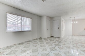 808 Hedge Way in Las Vegas, NV - Building Photo - Building Photo