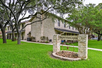 Wagon Wheel Apartments in Round Rock, TX - Building Photo - Building Photo