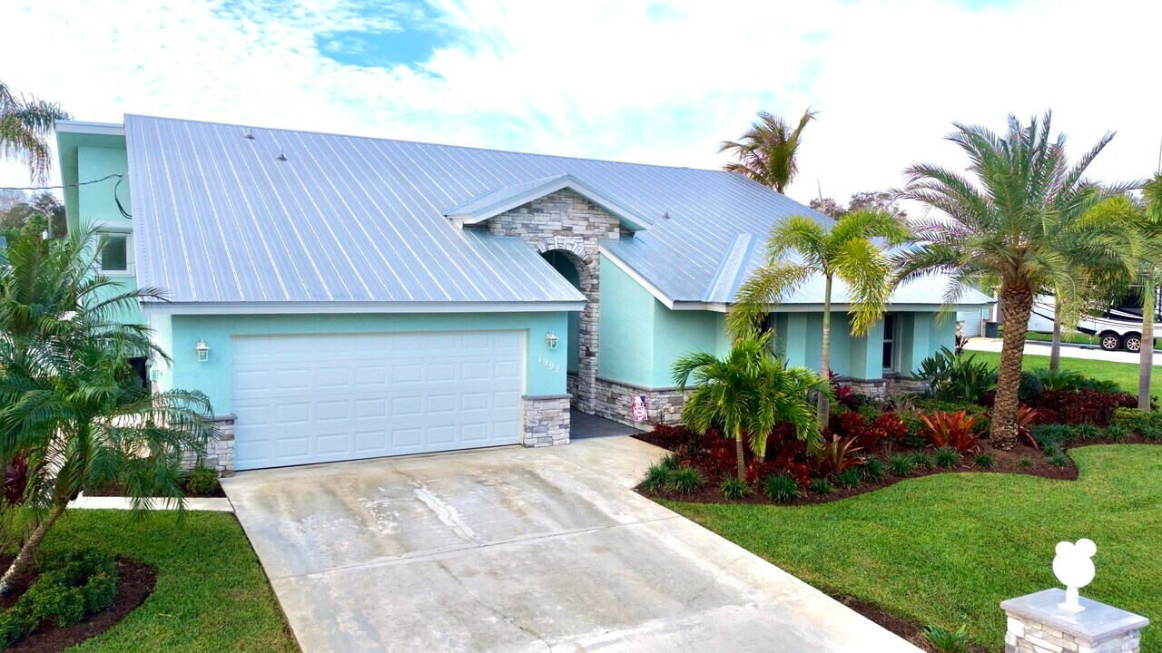 1992 SW Aaron Ln in Port St. Lucie, FL - Building Photo
