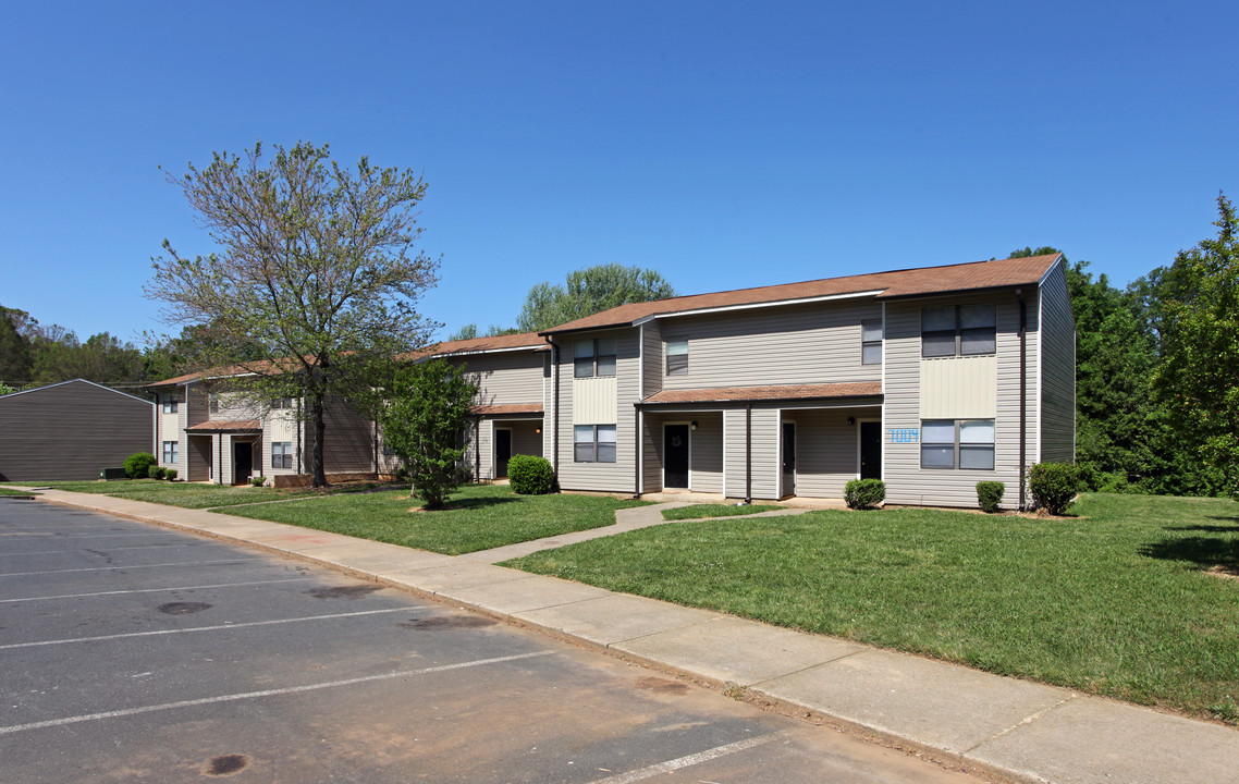 Heritage Park Apartments in Charlotte, NC - Building Photo