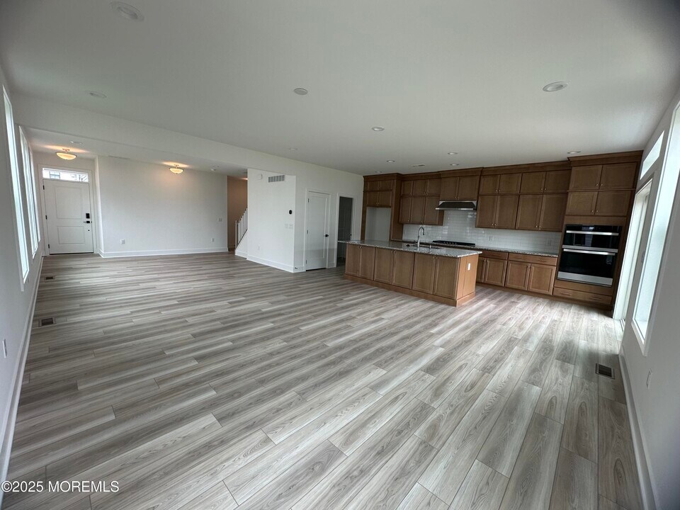 95 Mustang Dr in Englishtown, NJ - Building Photo