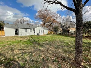 1700 Ruth St in Arlington, TX - Building Photo - Building Photo