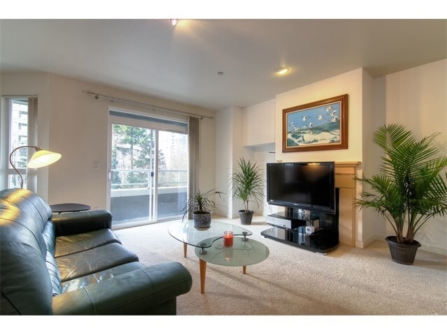 925 110th Ave NE in Bellevue, WA - Building Photo - Building Photo