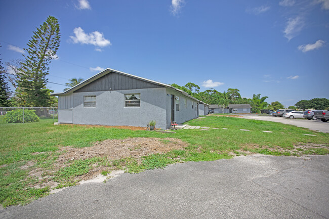 4984 Kirk Rd in Lake Worth, FL - Building Photo - Building Photo