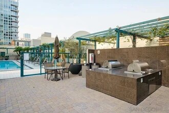 555 Front St, Unit Front St. in San Diego, CA - Building Photo - Building Photo