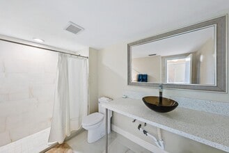 2773 S Ocean Blvd in Palm Beach, FL - Building Photo - Building Photo