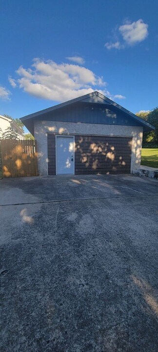 900 N Garfield Ave in Sand Springs, OK - Building Photo