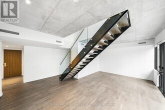 185-185 Roehampton Ave in Toronto, ON - Building Photo - Building Photo