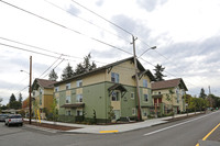 Irish Moss Plaza Apartments in Portland, OR - Building Photo - Building Photo