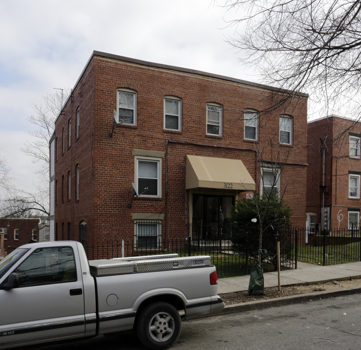 3122 Buena Vista Ter SE in Washington, DC - Foto de edificio