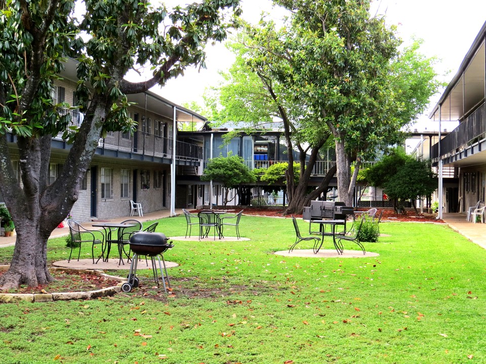 The Grove at Rampart in San Antonio, TX - Building Photo