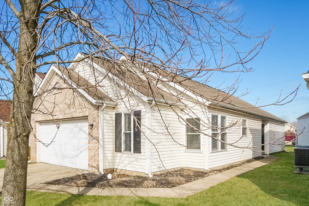 11602 Signet Ln in Indianapolis, IN - Building Photo