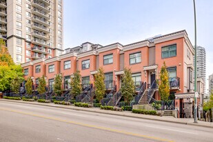 828 Royal Av in New Westminster, BC - Building Photo