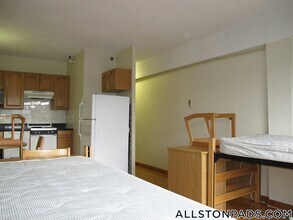 1110 Commonwealth Ave in Boston, MA - Building Photo - Building Photo