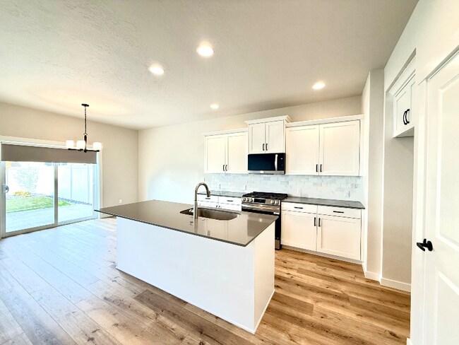222 W Haniken St in Meridian, ID - Building Photo - Building Photo