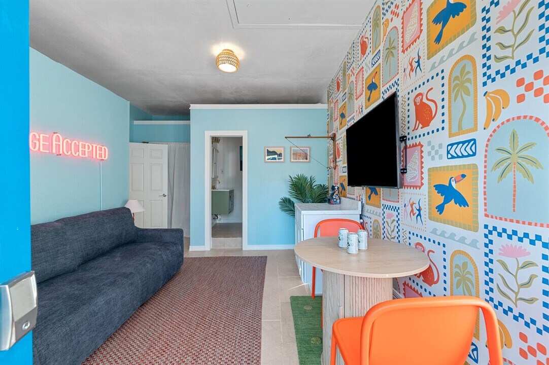 8709 9th Ave NW in Bradenton, FL - Building Photo