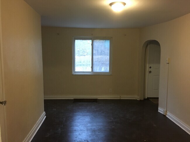 4561 Mt Troy Rd in Pittsburgh, PA - Building Photo - Building Photo