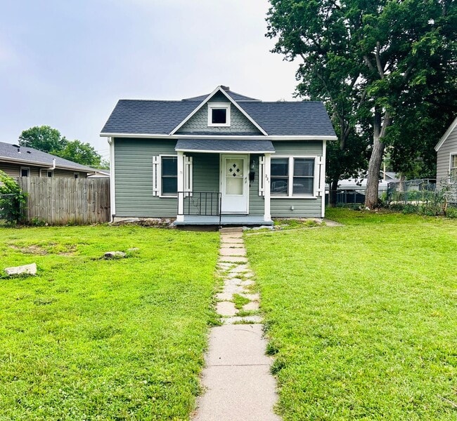 221 W Spruce St in Junction City, KS - Building Photo - Building Photo