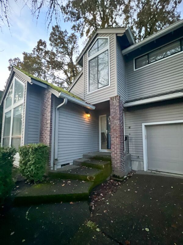 14363 Camden Ln in Lake Oswego, OR - Foto de edificio - Building Photo