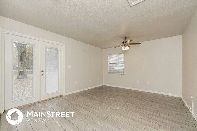 2421 Harvard Rd in DeLand, FL - Foto de edificio - Building Photo