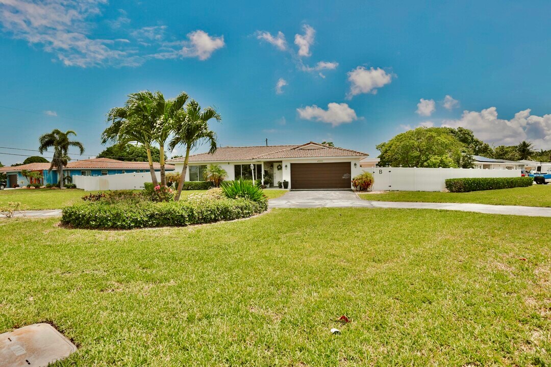 4000 NW 3rd Ave in Boca Raton, FL - Building Photo