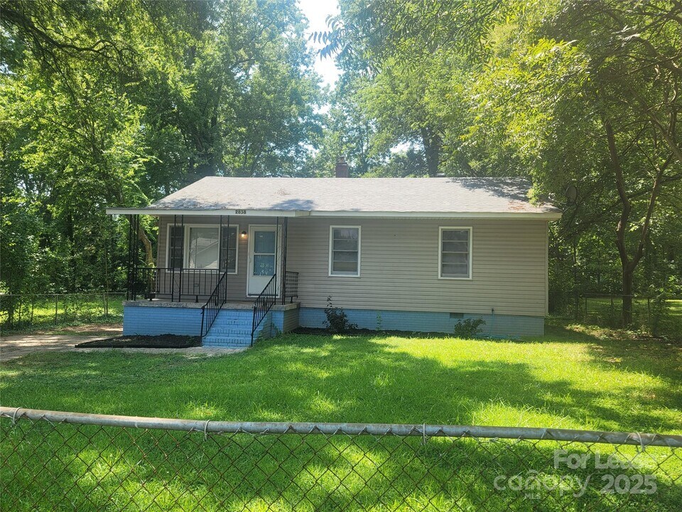 2838 Mayfair Ave in Charlotte, NC - Building Photo