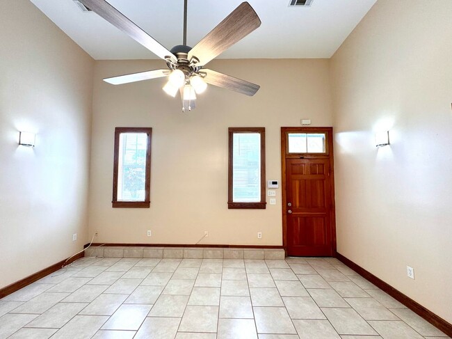 2200 Valence St in New Orleans, LA - Building Photo - Building Photo