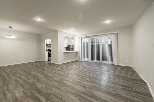 1865 North Fuller Ave in Los Angeles, CA - Building Photo - Interior Photo