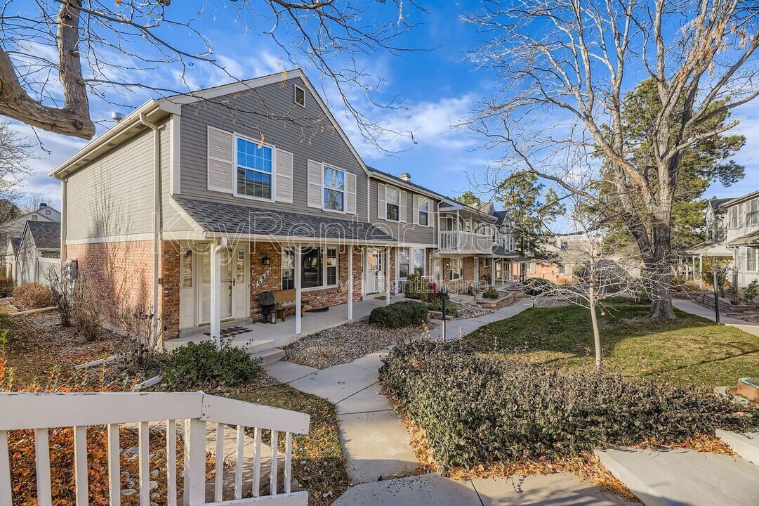 6930 E Briarwood Dr in Centennial, CO - Building Photo