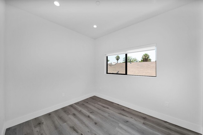 11522 Emelita St in North Hollywood, CA - Building Photo - Building Photo