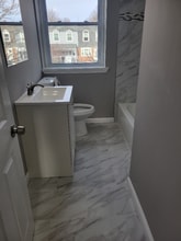 2007 Dineen Dr in Dundalk, MD - Foto de edificio - Building Photo