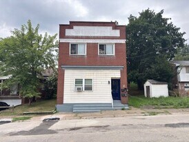 812 Indiana Ave in Glassport, PA - Building Photo