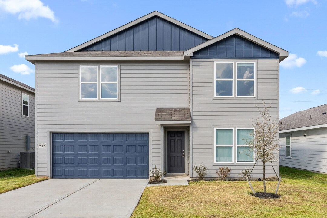 239 Rd 5821 in Cleveland, TX - Building Photo