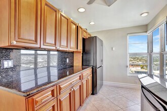 1021 Hillsboro Mile in Hillsboro Beach, FL - Building Photo - Building Photo