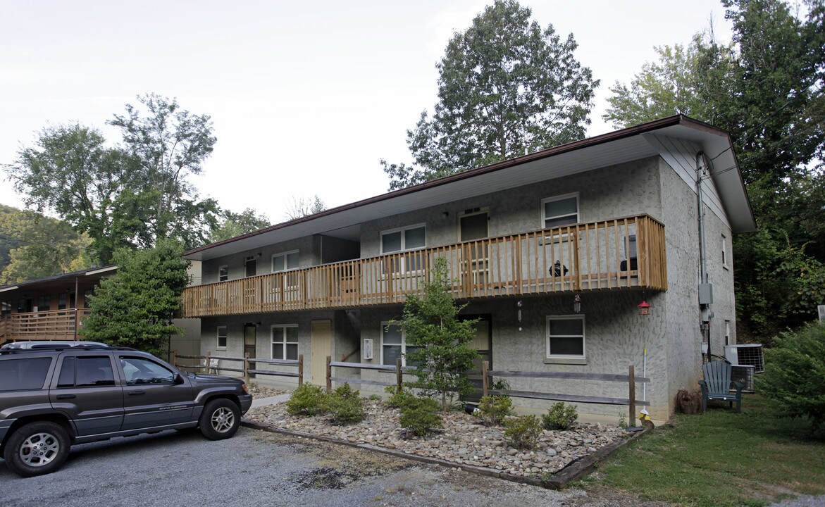 221-235 Spring Valley Rd in Pigeon Forge, TN - Foto de edificio