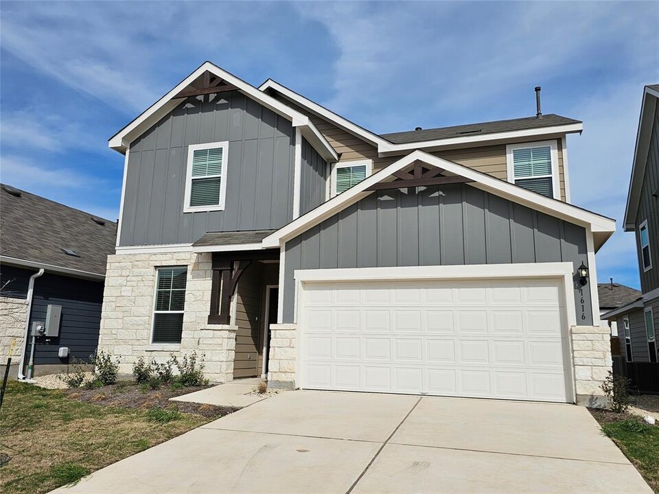 1616 Brimhurst Dr in Leander, TX - Foto de edificio