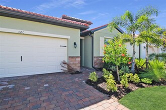 320 Gialla Rd in Nokomis, FL - Foto de edificio - Building Photo