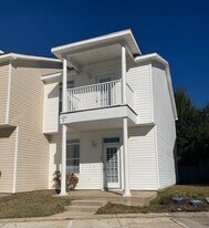 1225 Century Oaks Dr in Gulfport, MS - Building Photo