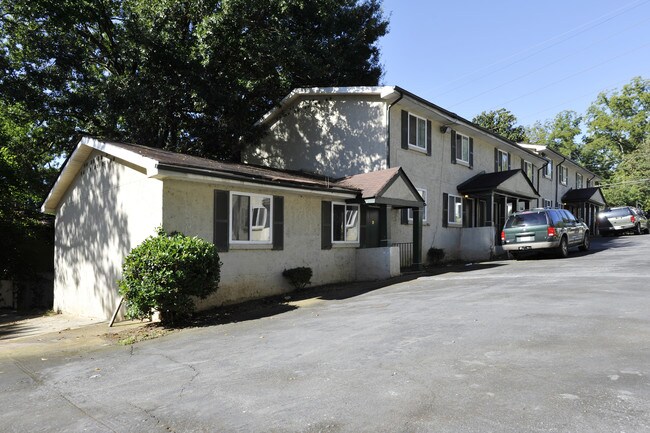 395 James P Brawley Dr NW in Atlanta, GA - Foto de edificio - Building Photo
