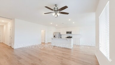 5901 Bradford Pear Ln in Edmond, OK - Building Photo - Building Photo